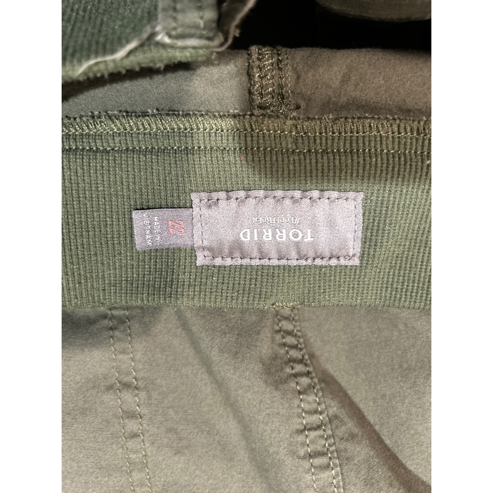 Torrid Womens Plus Size 22 Olive Green Cargo Shorts Elastic Waist Stretch Twill - Picture 3 of 9